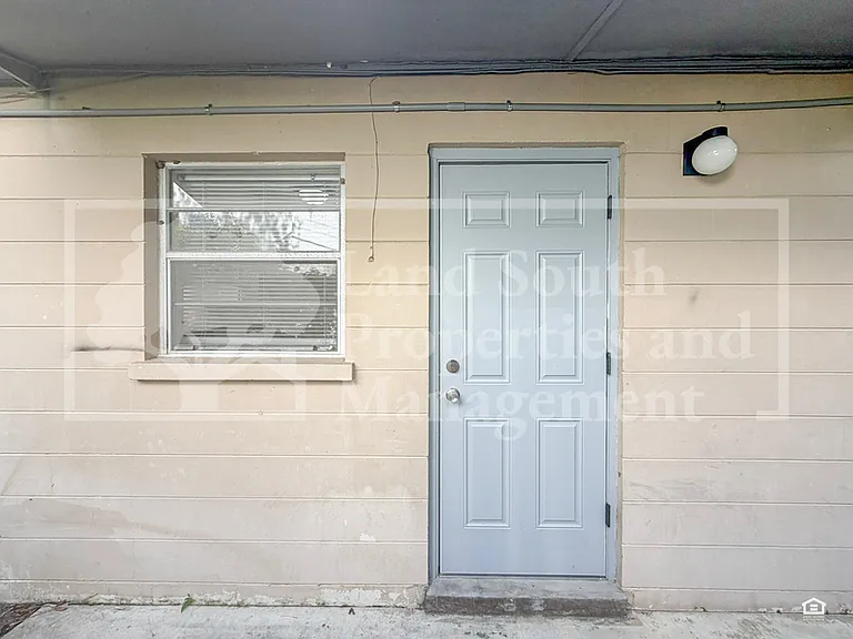 929 Lexington St — Photo 14