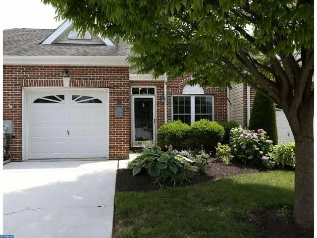 305 Shannonbridge Dr photo 1