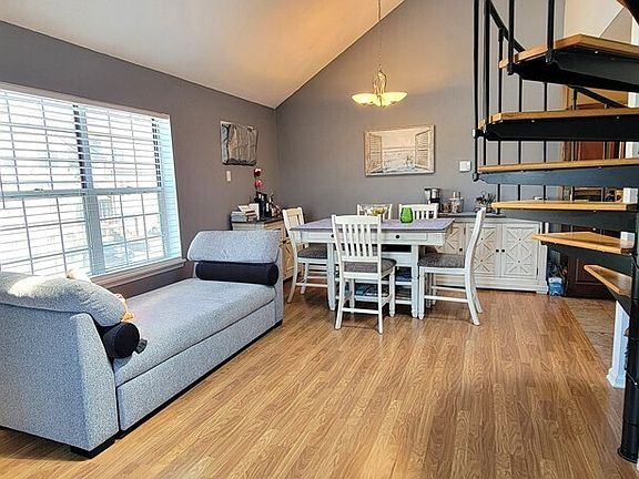 5th image of 10 Taft Pointe #2