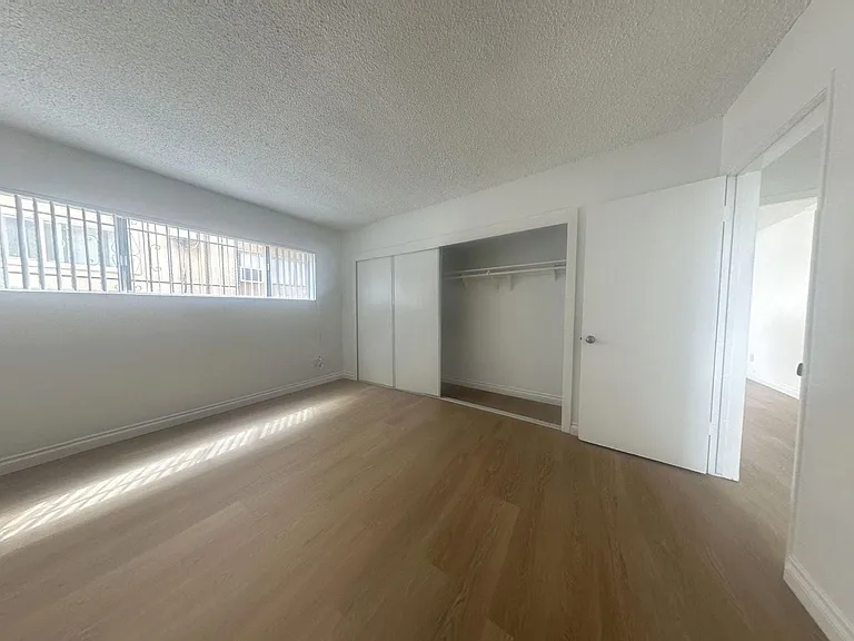 L&S Apartments...Private Swimming Pool...CALL NOW! — Photo 7