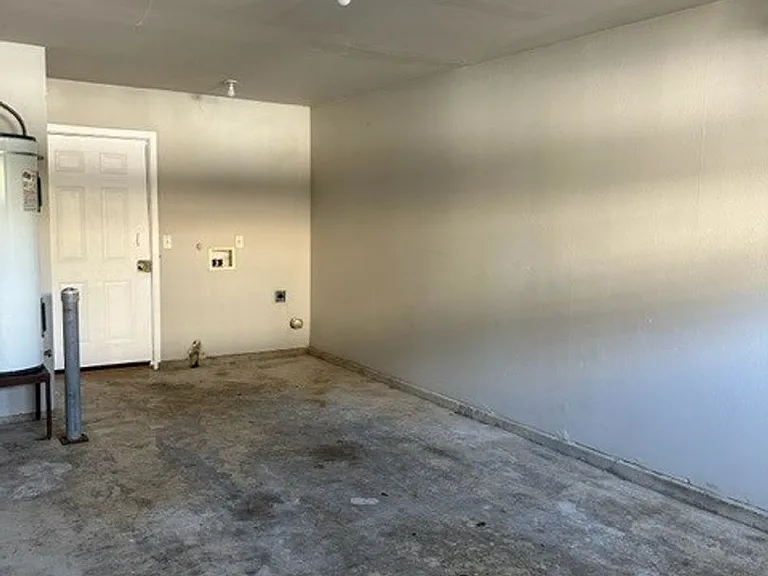 3440 Hawthorne Ave NE — Photo 17