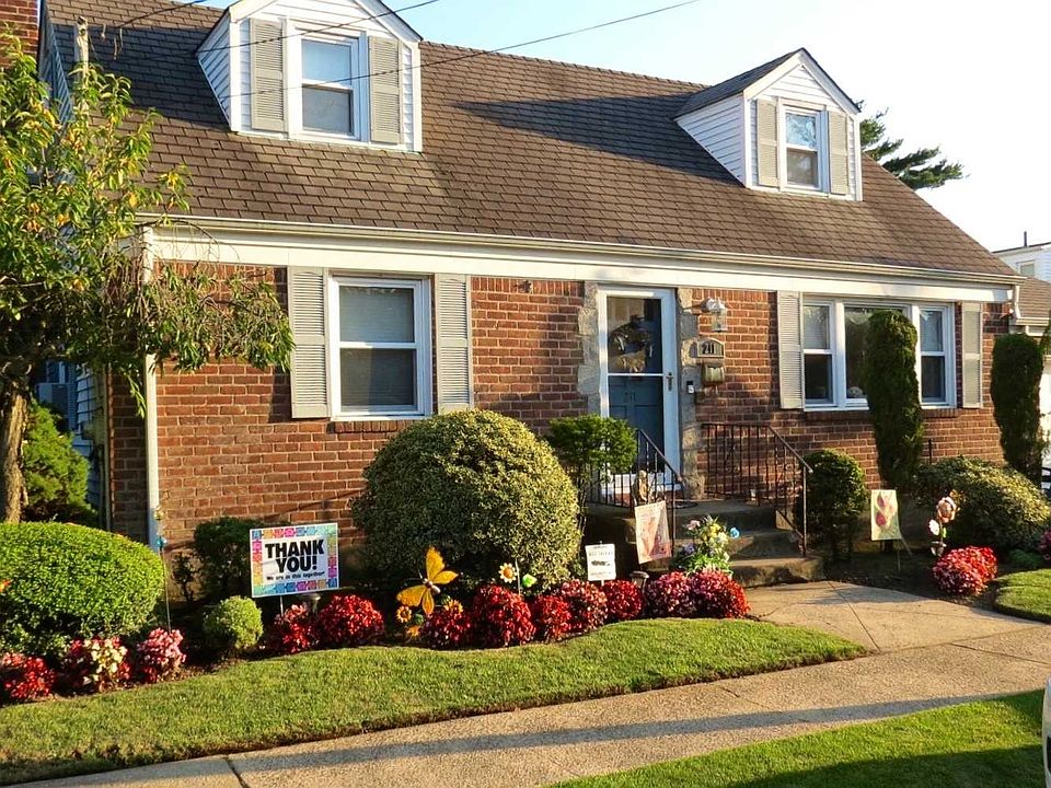 1st image of 211 Marshall Ave