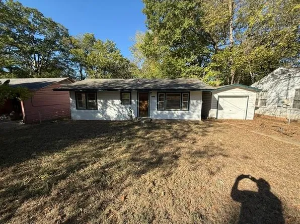 1511 N Ivy Lea St, Gladewater, TX 75647
