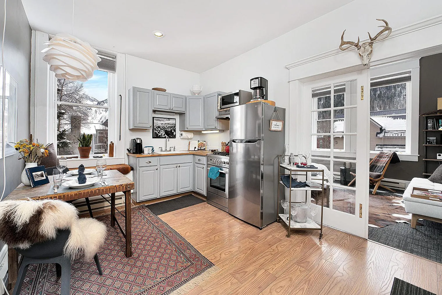 1 bed, 1.0 bath, 441 sqft, $4,979 — Photo 2