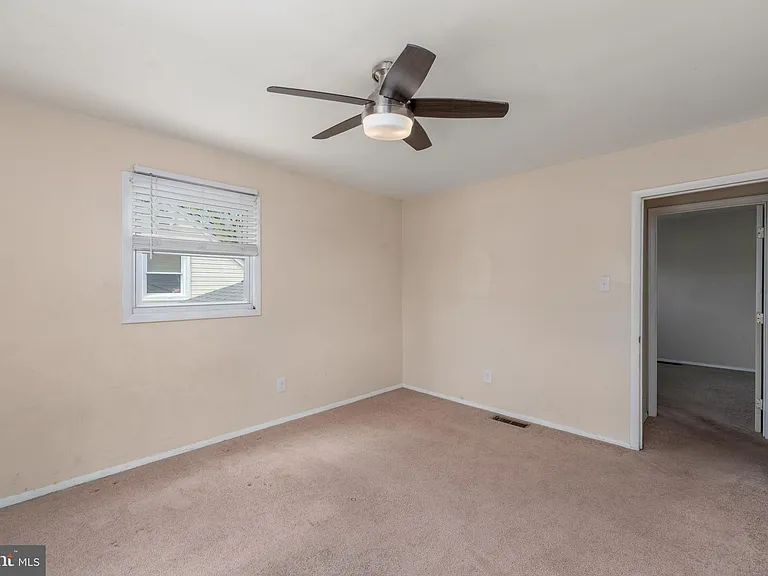 1908 Champlain Dr — Photo 26