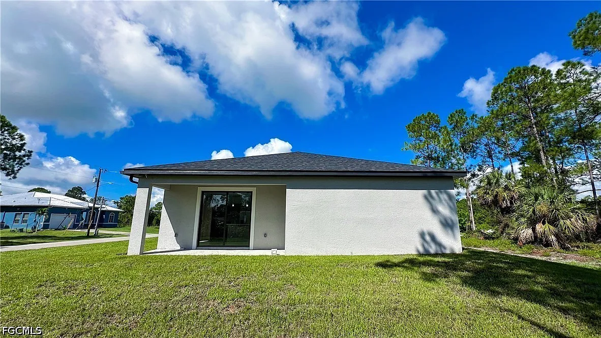 4 bed, 3.0 bath, 1715 sqft, $2,350 — Photo 3