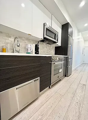 Rented by REAL New York | media 11