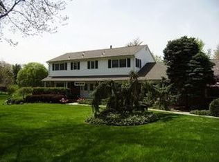 17 Dike Dr, Monsey, NY 10952