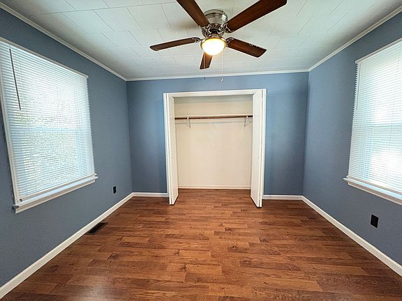 4th image of 1025 Manly St