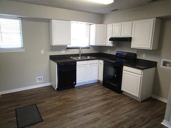 2nd image of 817 Calvin Dr
