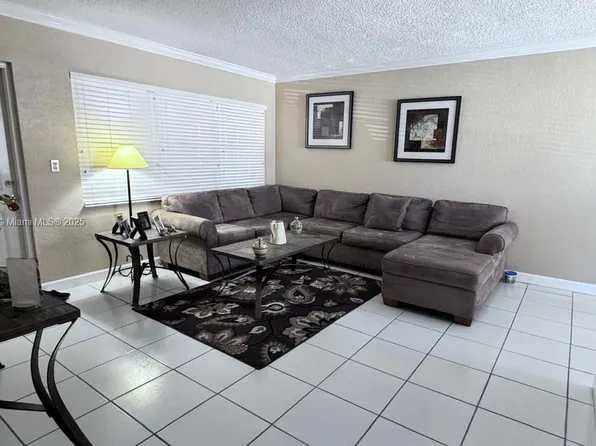 2451 NE 49th St APT 213, Fort Lauderdale, FL 33308