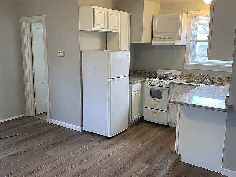 1013 W Church St — Photo 6