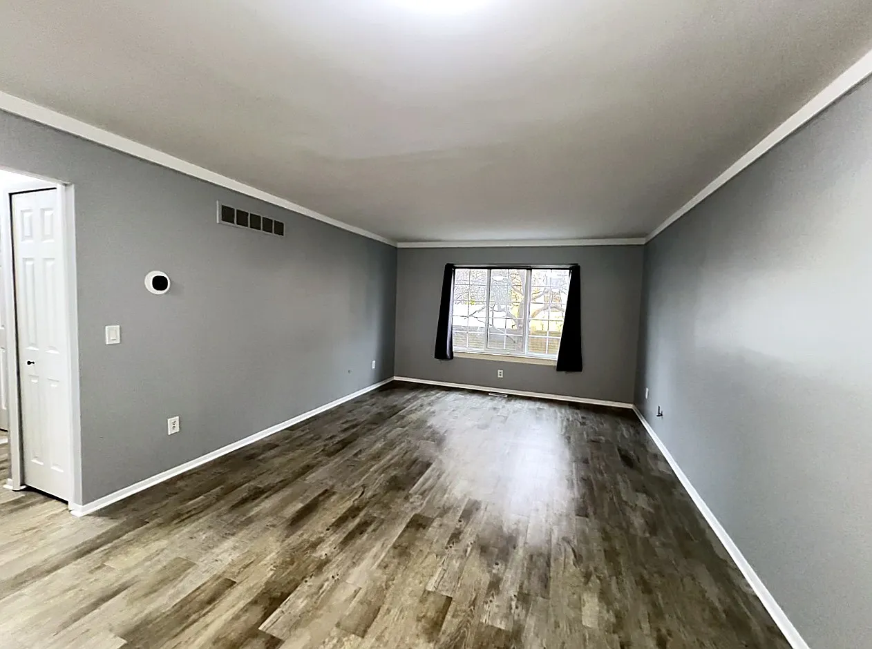 1150 Catalpa Dr — Photo 3