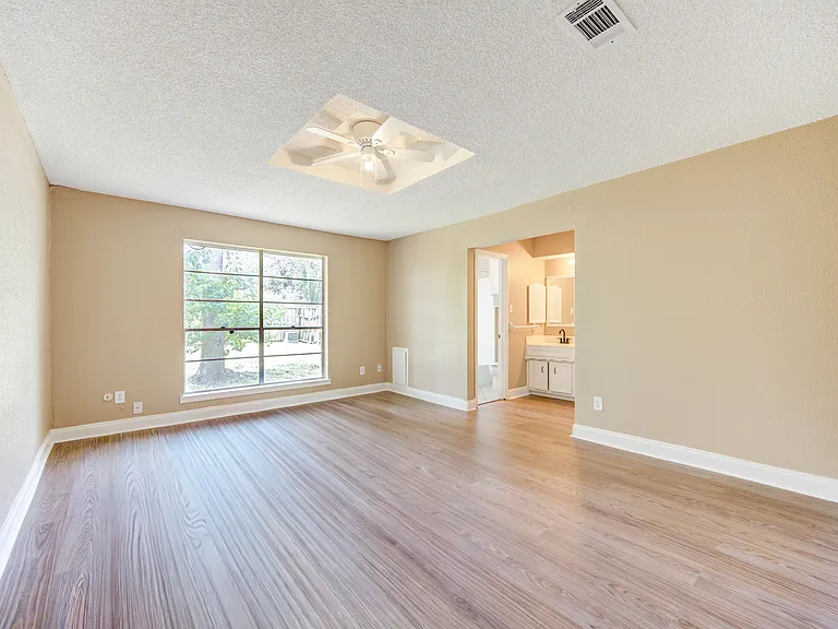 2427 Ridgemont Dr — Photo 8