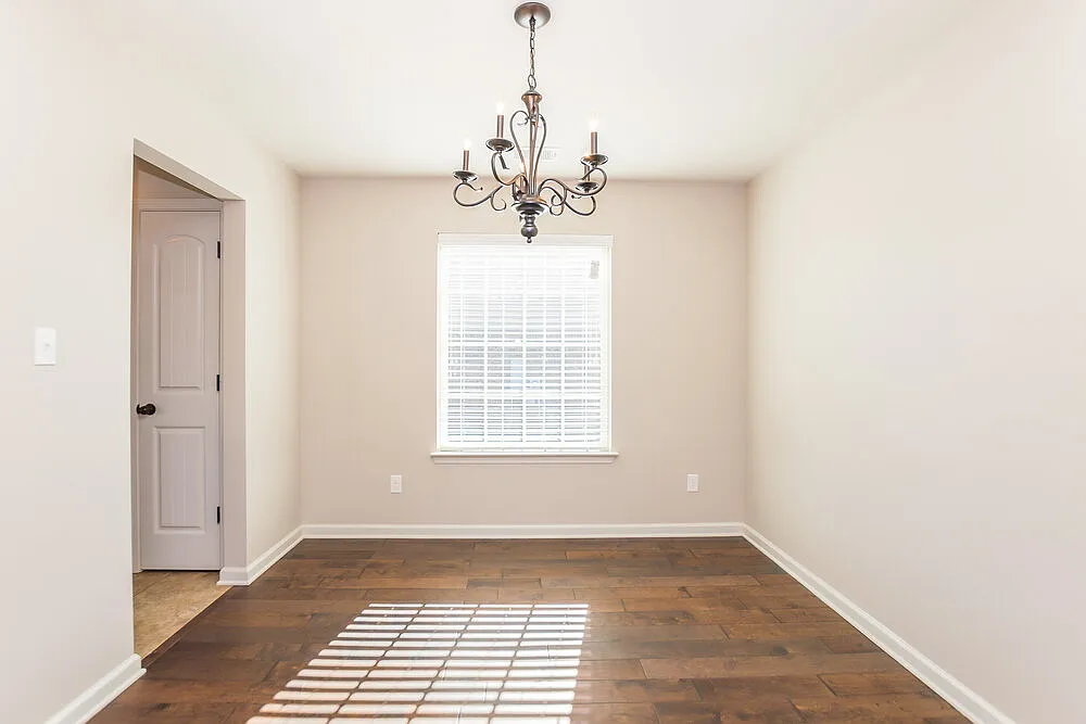 4 bed, 2.0 bath, 2001 sqft, $2,250 — Photo 3