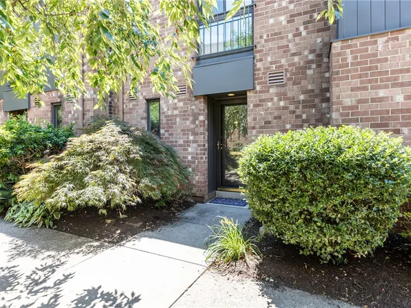 17 Foster Sq Unit 17, Pittsburgh, PA 15212