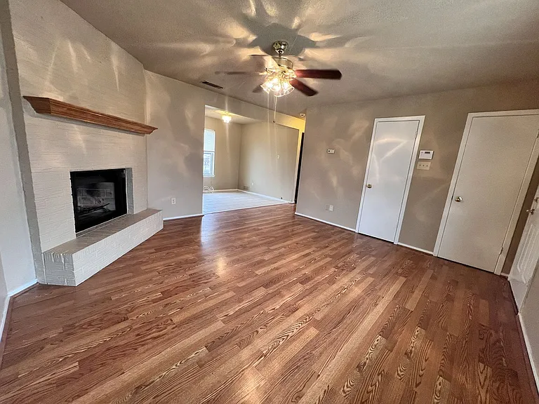 2110 Lago Trl — Photo 4