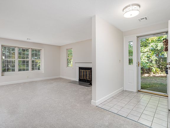 3rd image of 303 Ridgefield Cir #303D