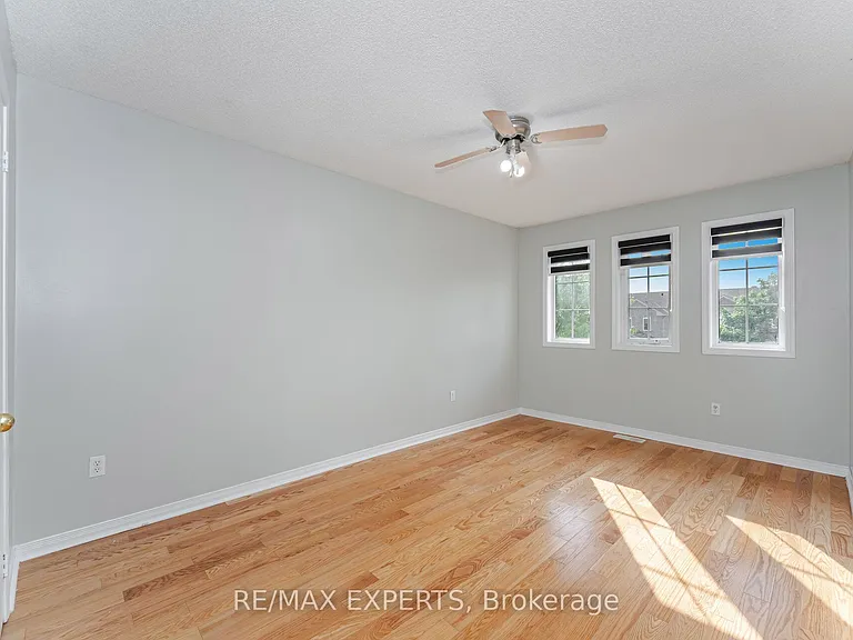 82 Twin Pines Cres — Photo 16