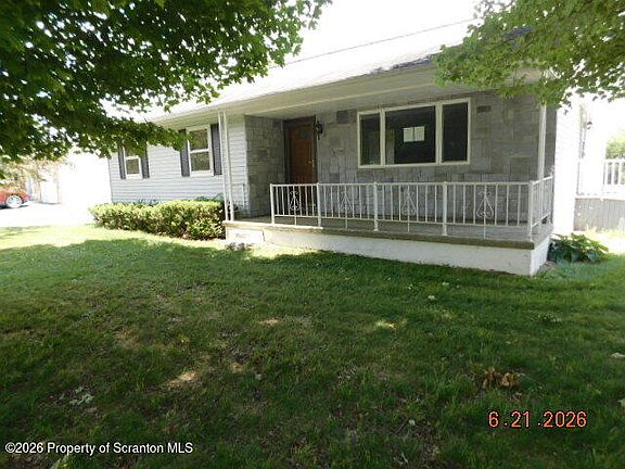 4th image of 700 Maple St