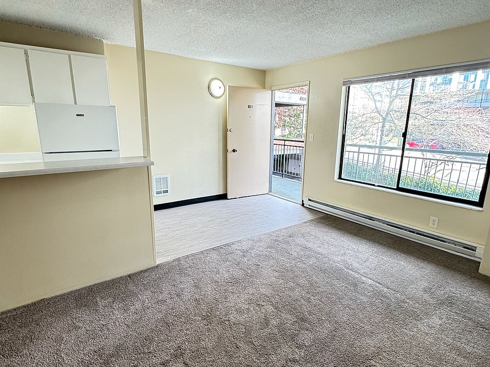 1st image of 4135 11th Ave NE #103