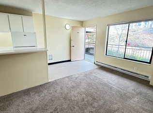 4135 11th Ave NE #103, Seattle, WA 98105