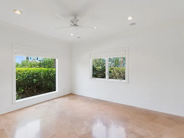 1575 Shorelands Dr E — Photo 18