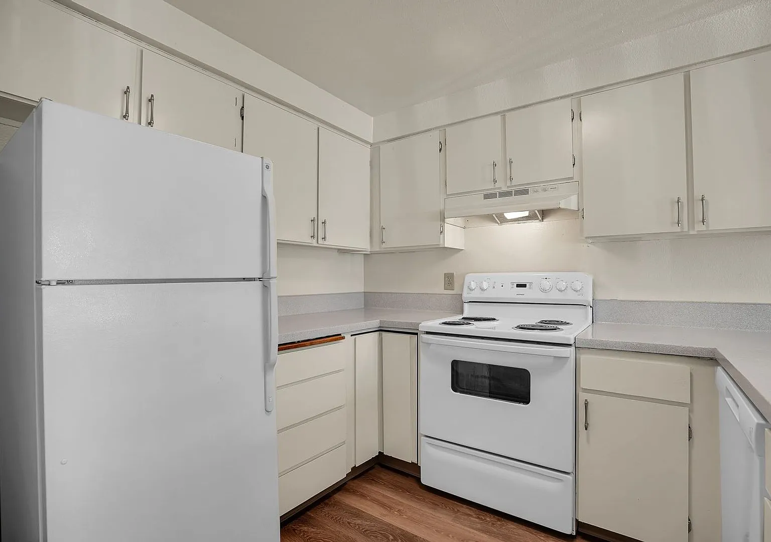 GARDEN COURT APTS. — Photo 4