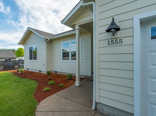 1555 E 4th Ave, Sutherlin, OR 97479