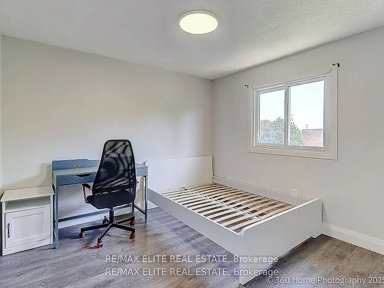 2032 Glenada Cres — Photo 14