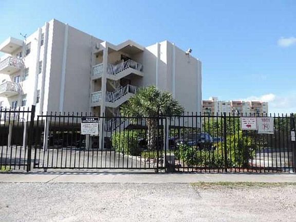 3rd image of 1801 NE 140th St APT 207