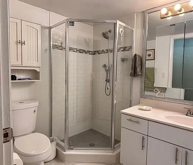 800 NE 195th St #605 — Photo 32