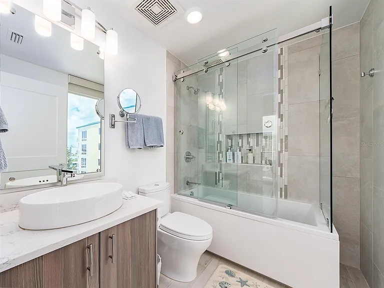 15 Avalon St #701 — Photo 32