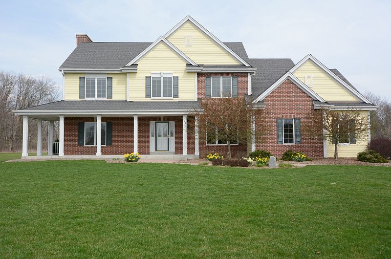 Colonial w/Wrap Around Porch