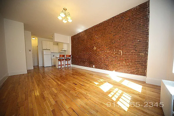 Rented by Metropolitan Realty | media 12