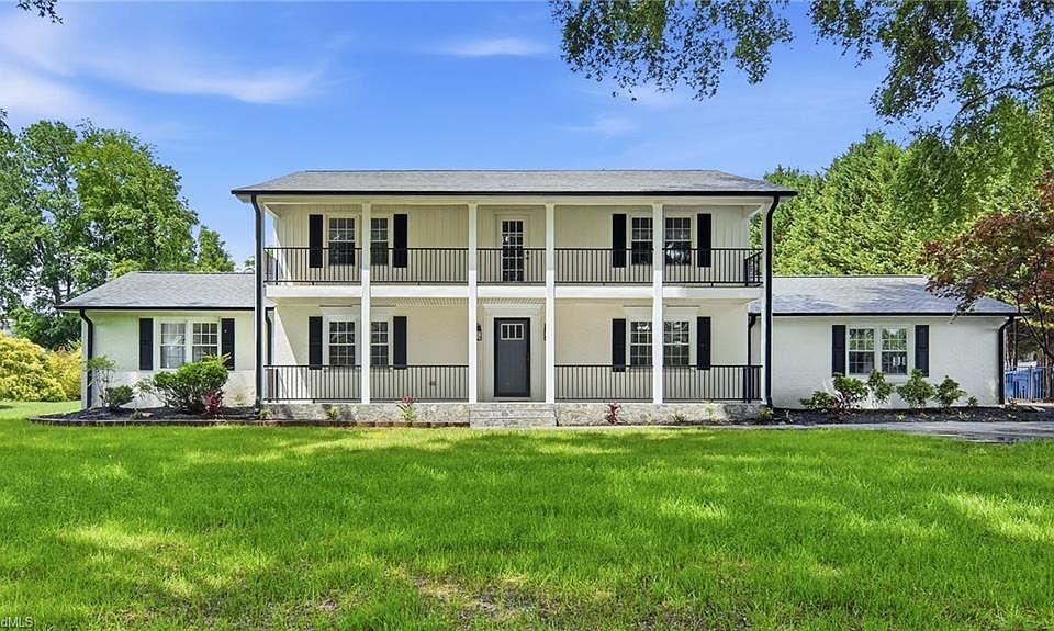 1st image of 858 Riverbend Dr