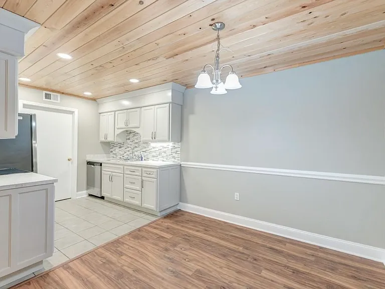 1402 Camp Rd #6B — Photo 2