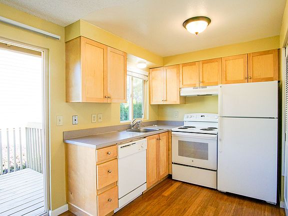 4th image of 3717-3723 SE 35th Pl