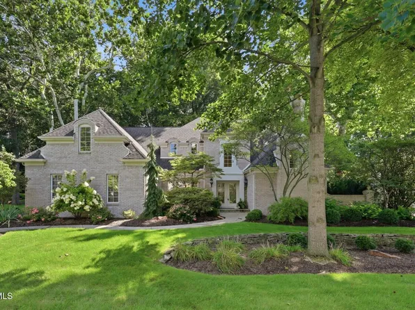 4536 Dovewood Ln, Sylvania, OH 43560