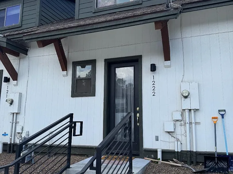 1222 E Jen Dr — Photo 1