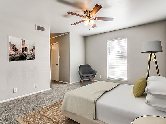 4th image of 1018 Fabulous Dr APT C