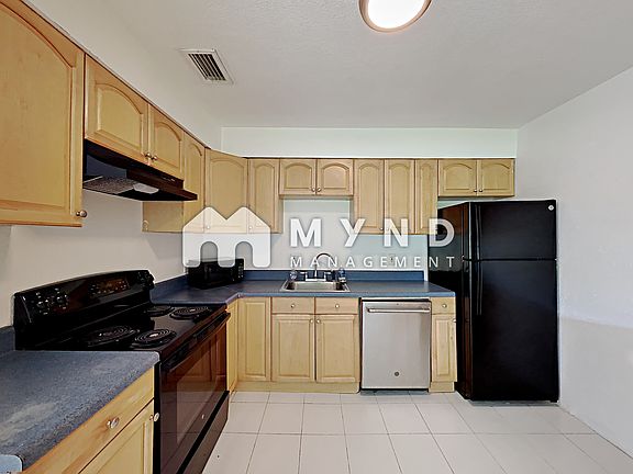 5th image of 5901 28th St N Unit B