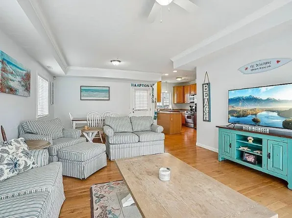 7 F St Unit 4, Hampton, NH 03842