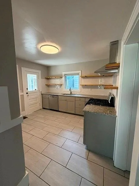4 bed, 1.5 bath, 1446 sqft, $2,350 — Photo 3