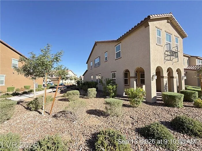 3 bed, 2.5 bath, 1920 sqft, $2,250 — Photo 3