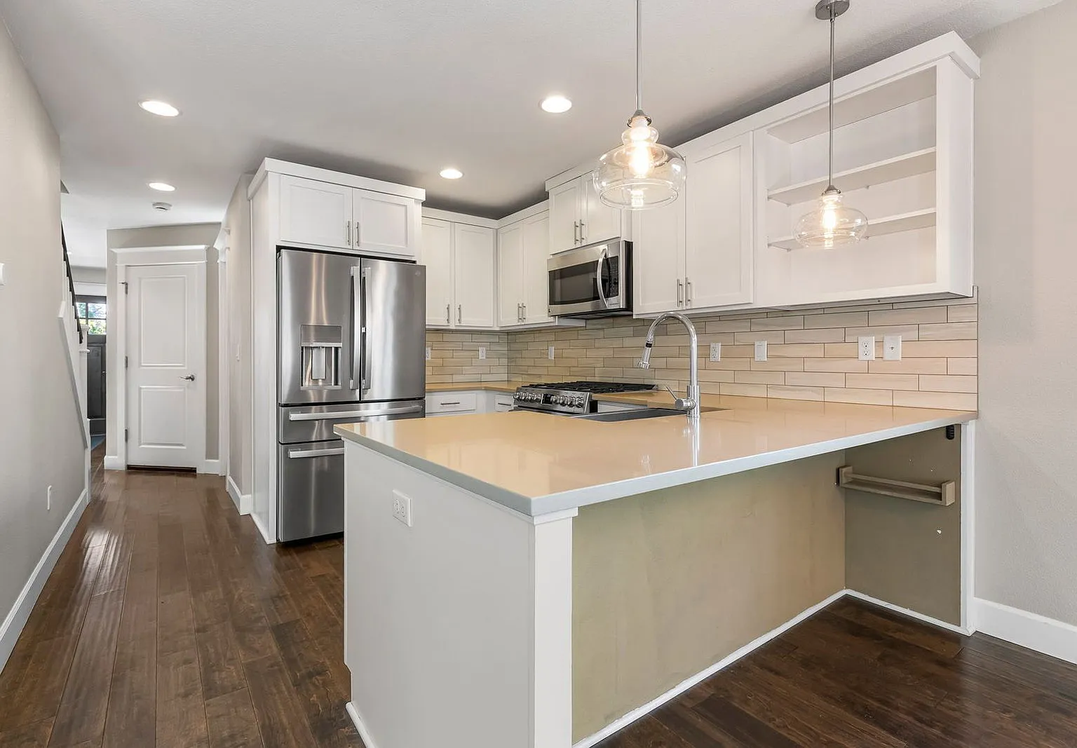 4 bed, 2.5 bath, 1802 sqft, $3,450 — Photo 3