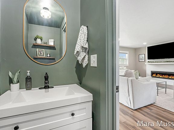 5th image of 1384 Lamont Ave NW