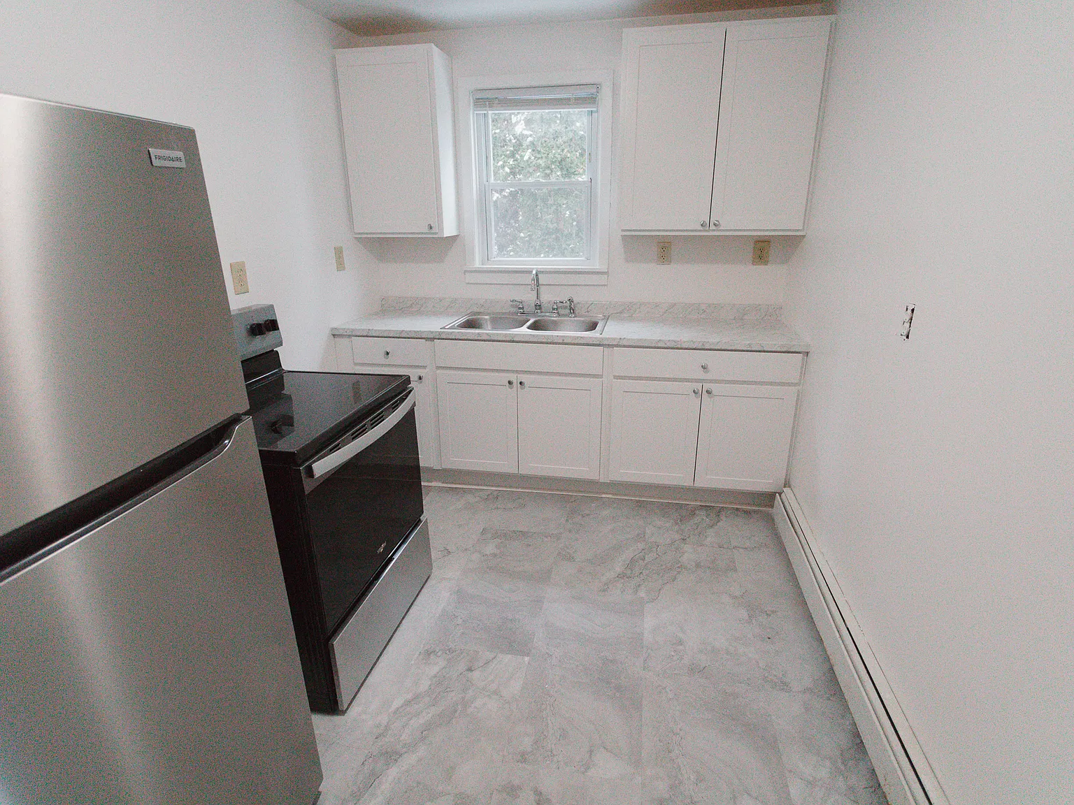 2 bed, 900 sqft, $1,200 — Photo 2