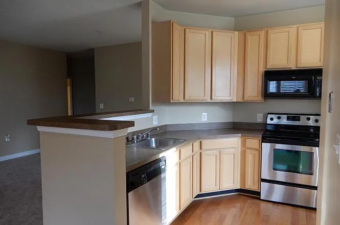 42492 Mayflower Ter #103 — Photo 4