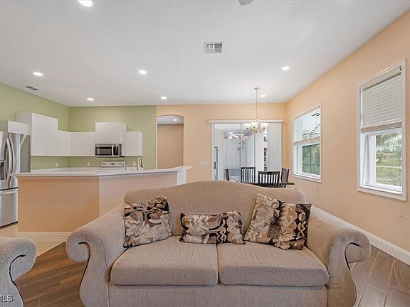 5th image of 821 Carlfield Ave